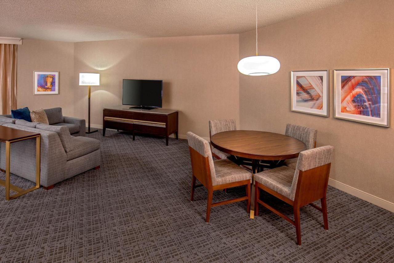 Junior Suite, 1 King Corner room