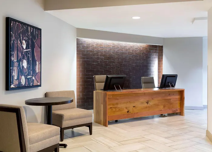Cheap hotel: Doubletree Suites By Hilton Nashville Airport