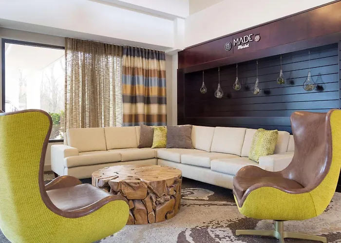 Cheap hotel: Doubletree Suites By Hilton Nashville Airport