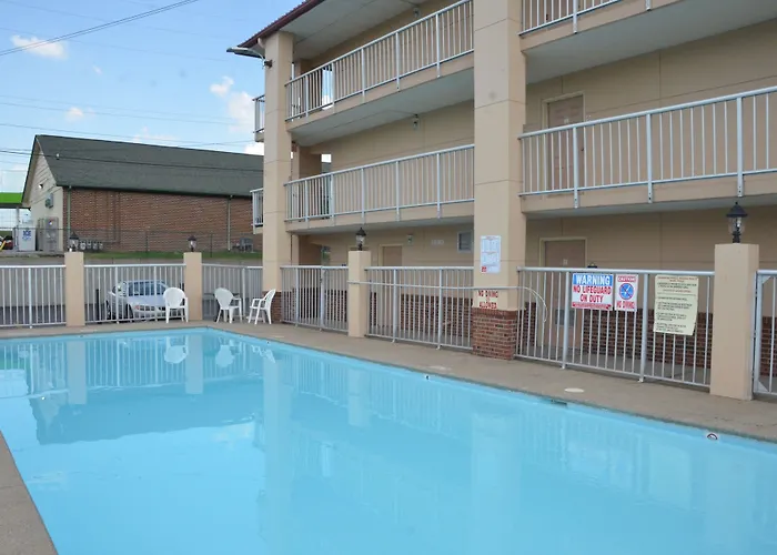 Days Inn By Wyndham Airport Nashville East