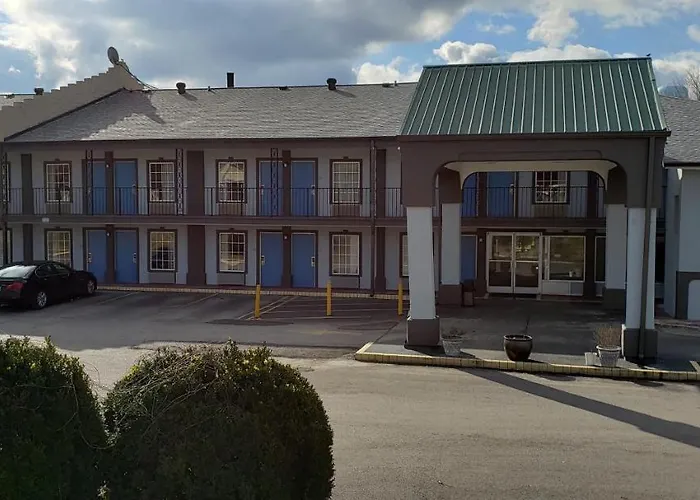 Romantic hotel: Vista Inn And Suites Nashville Airport East